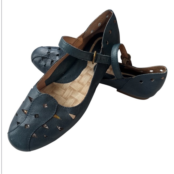Born blue leather Mary Jane flats size 6.5 - Picture 2 of 5